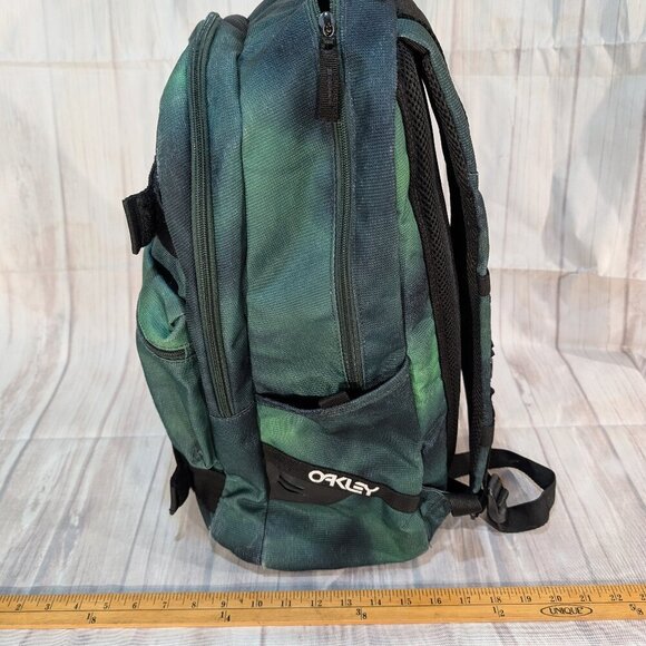 Oakley Enduro 2.0 30L Backpack in Faded Green - Picture 5 of 13